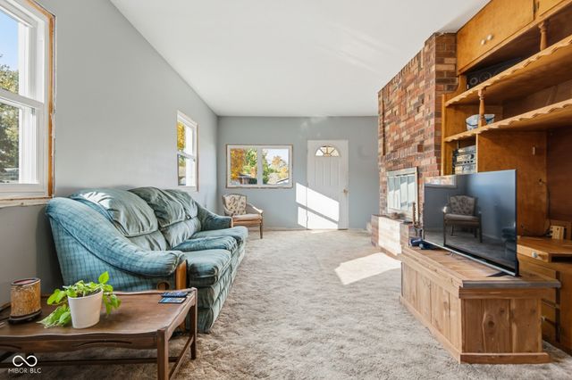 619 Falcon Drive, Columbus, IN 47201