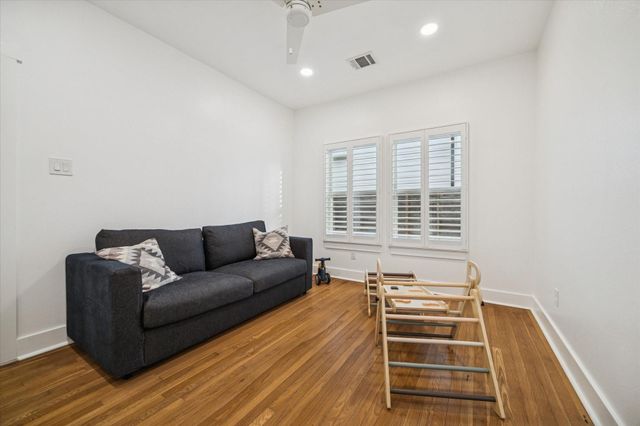 207 Tabor Street, Houston, TX 77009