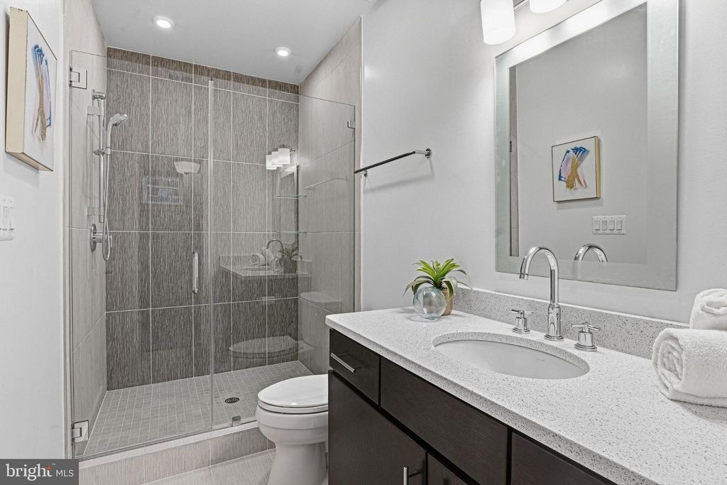 Image 38 of property listing at 2790 WASHINGTON BLVD, Arlington, VA 22201