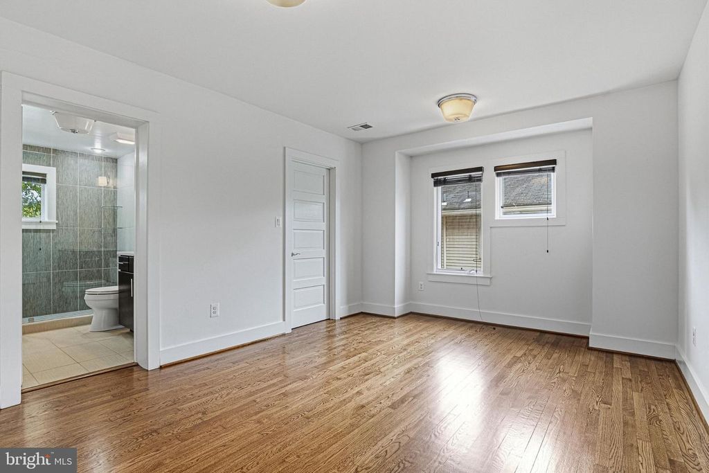 Image 48 of property listing at 2790 WASHINGTON BLVD, Arlington, VA 22201