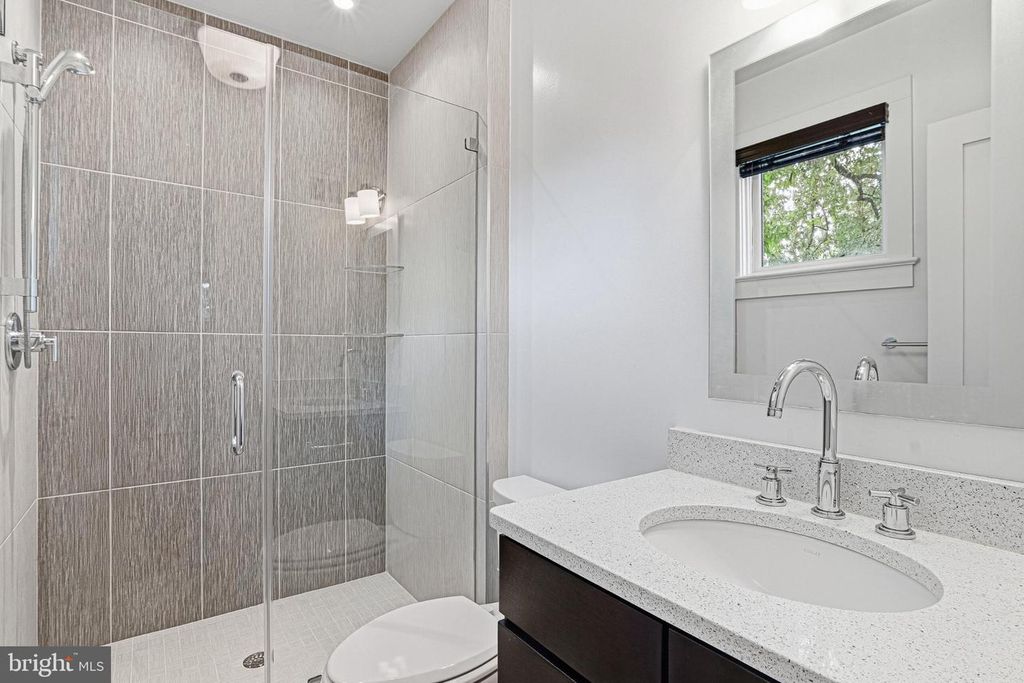 Image 49 of property listing at 2790 WASHINGTON BLVD, Arlington, VA 22201