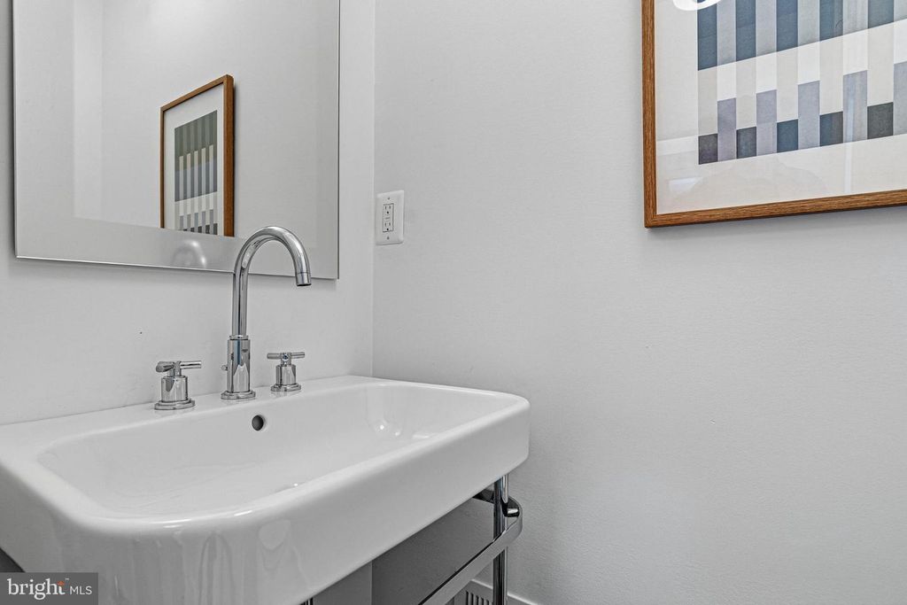Image 55 of property listing at 2790 WASHINGTON BLVD, Arlington, VA 22201