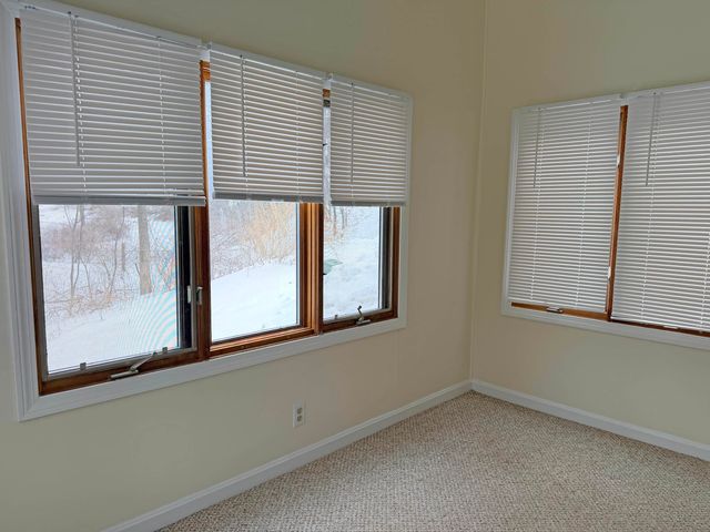 16 Robin Way, Brattleboro, VT 05301