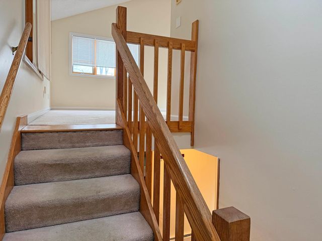 16 Robin Way, Brattleboro, VT 05301