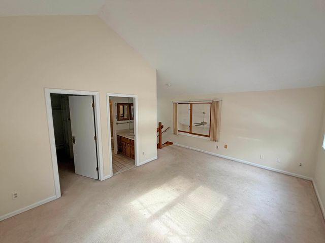 16 Robin Way, Brattleboro, VT 05301