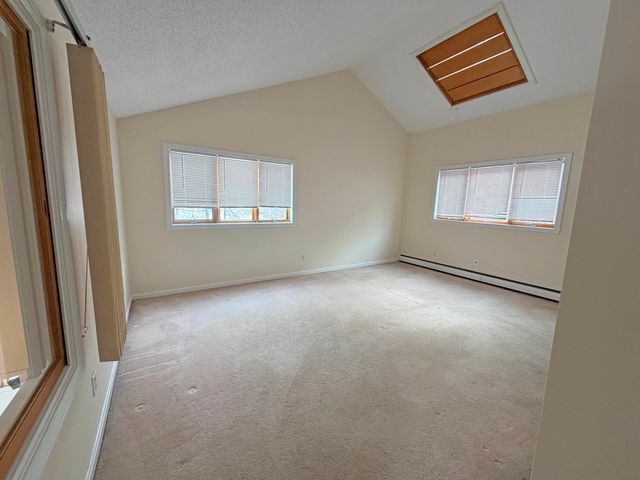 16 Robin Way, Brattleboro, VT 05301