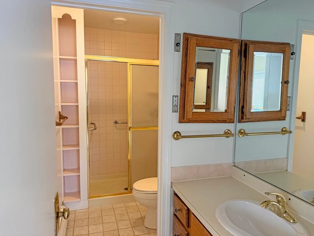 16 Robin Way, Brattleboro, VT 05301