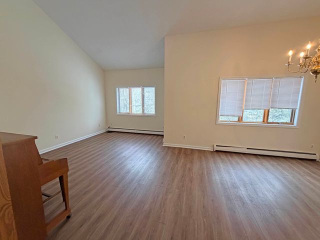 16 Robin Way, Brattleboro, VT 05301