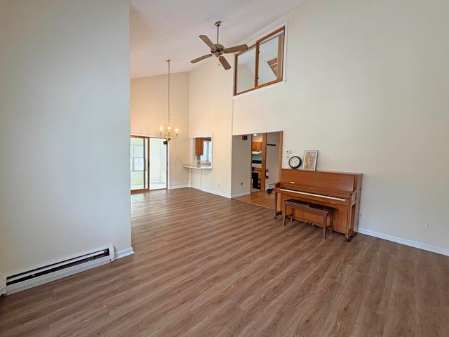 16 Robin Way, Brattleboro, VT 05301