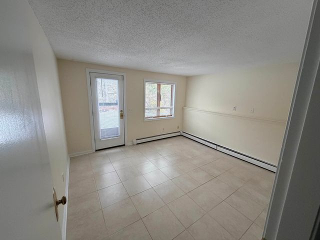 16 Robin Way, Brattleboro, VT 05301