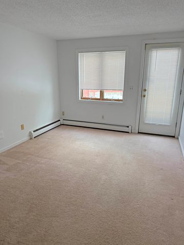 16 Robin Way, Brattleboro, VT 05301