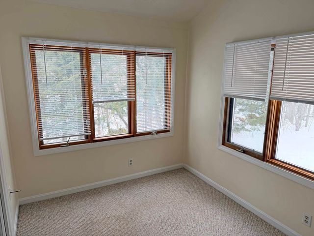 16 Robin Way, Brattleboro, VT 05301