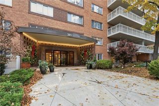 310 W 49th Street 403, Kansas City, MO 64112