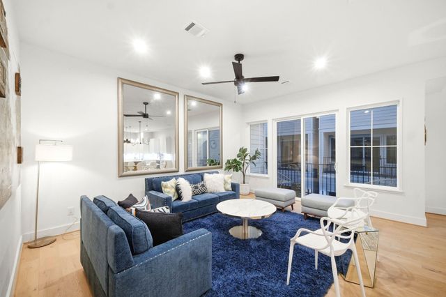 2212 Lou Ellen Lane E, Houston, TX 77018