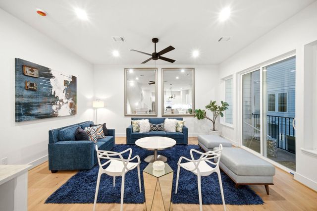 2212 Lou Ellen Lane E, Houston, TX 77018