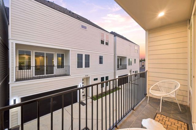 2212 Lou Ellen Lane E, Houston, TX 77018