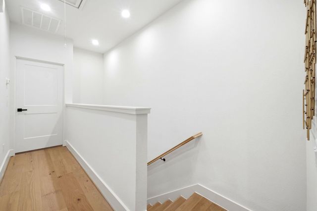 2212 Lou Ellen Lane E, Houston, TX 77018