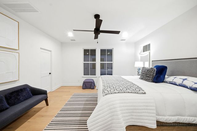 2212 Lou Ellen Lane E, Houston, TX 77018