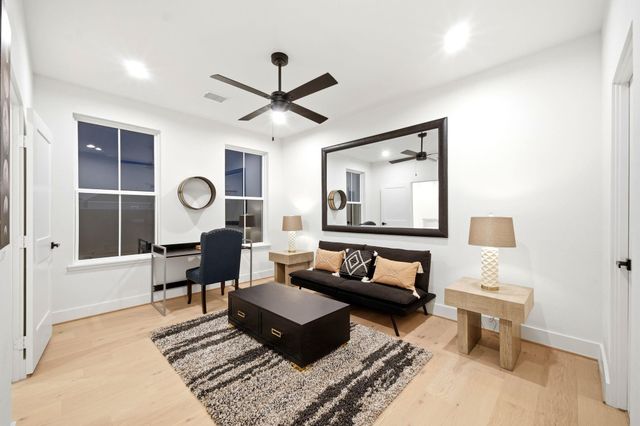 2212 Lou Ellen Lane E, Houston, TX 77018