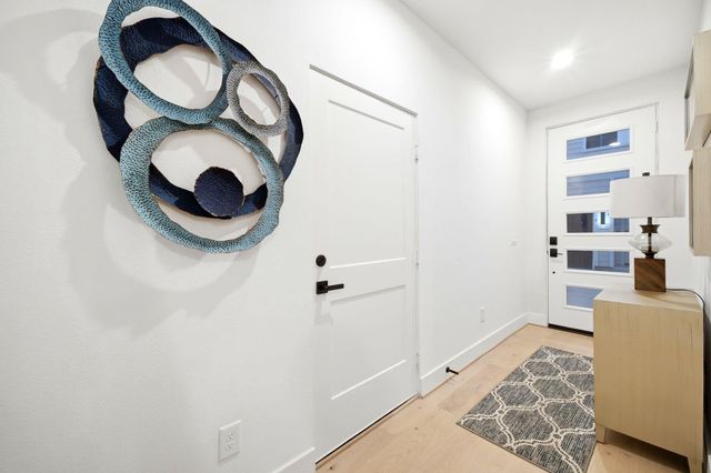 2212 Lou Ellen Lane E, Houston, TX 77018