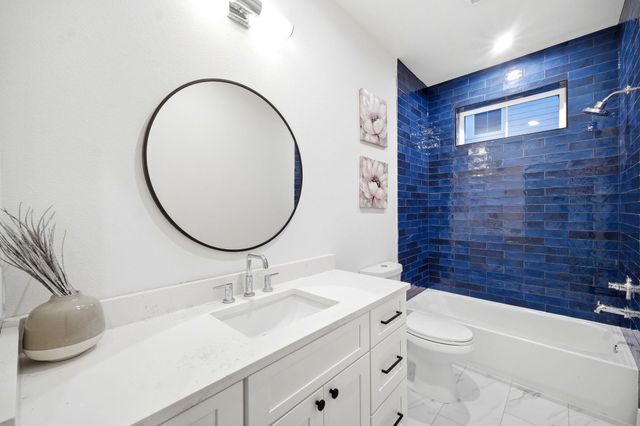 2212 Lou Ellen Lane E, Houston, TX 77018