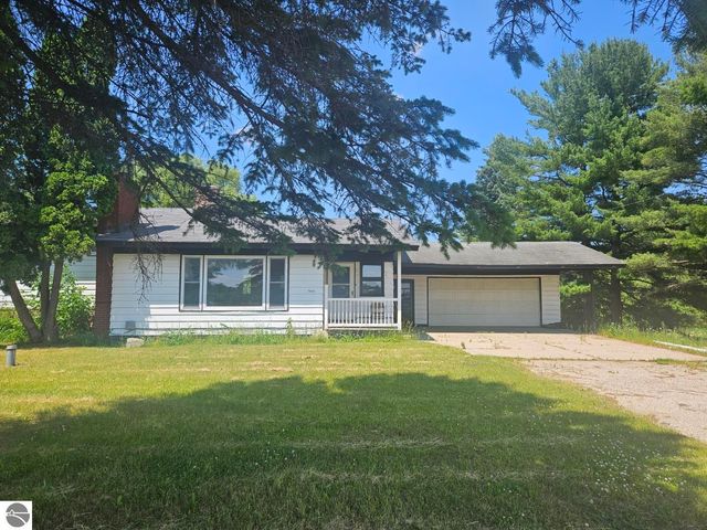 5640 W Houghton Lake Road, Lake City, MI 49651