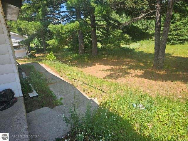 5640 W Houghton Lake Road, Lake City, MI 49651