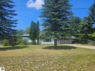 5640 W Houghton Lake Road, Lake City, MI 49651