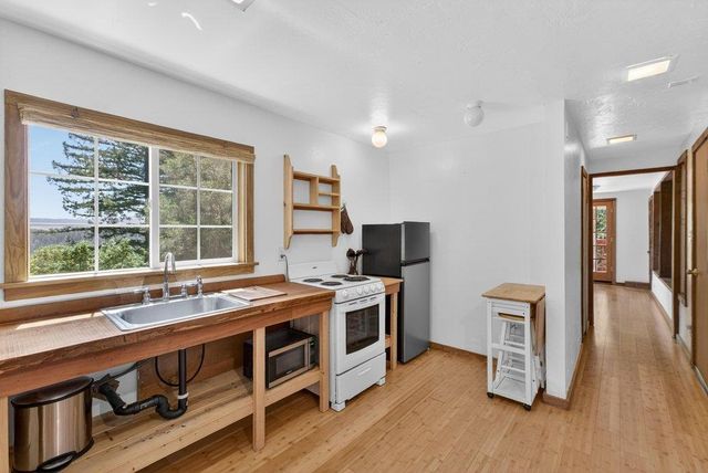 12040 Madrone Avenue, Felton, CA 95018