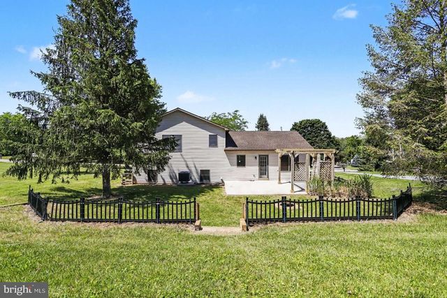 16 WADSWORTH DR, East Berlin, PA 17316