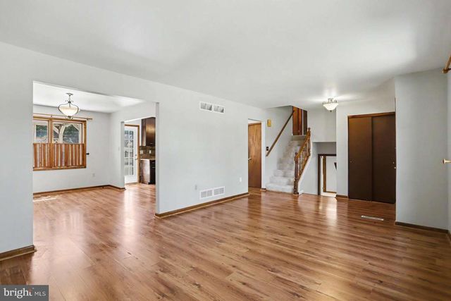 16 WADSWORTH DR, East Berlin, PA 17316