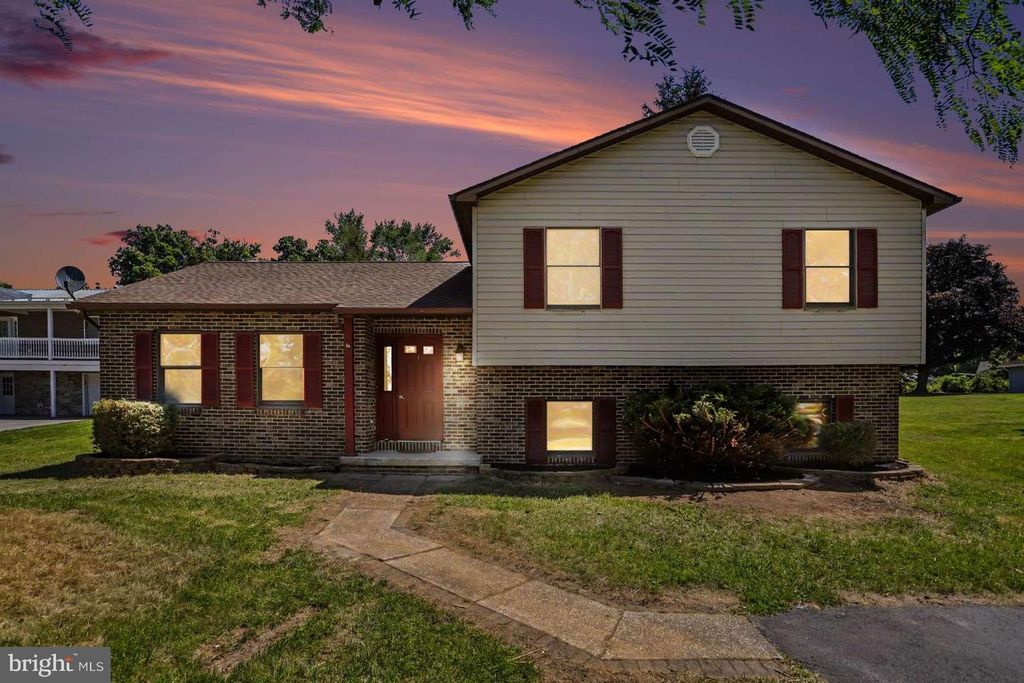 16 WADSWORTH DR, East Berlin, PA 17316