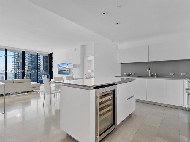 88 SW 7th St 2709, Miami, FL 33130