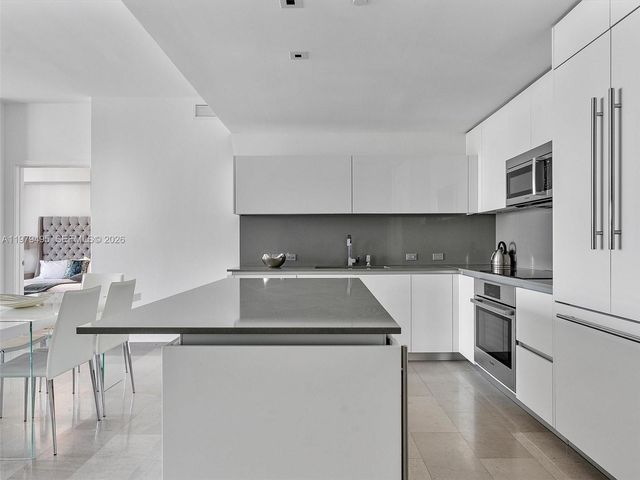 88 SW 7th St 2709, Miami, FL 33130