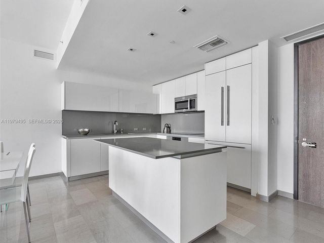 88 SW 7th St 2709, Miami, FL 33130