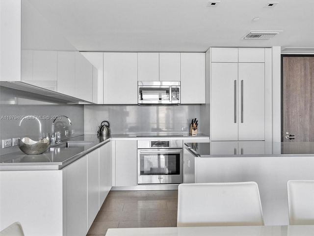 88 SW 7th St 2709, Miami, FL 33130