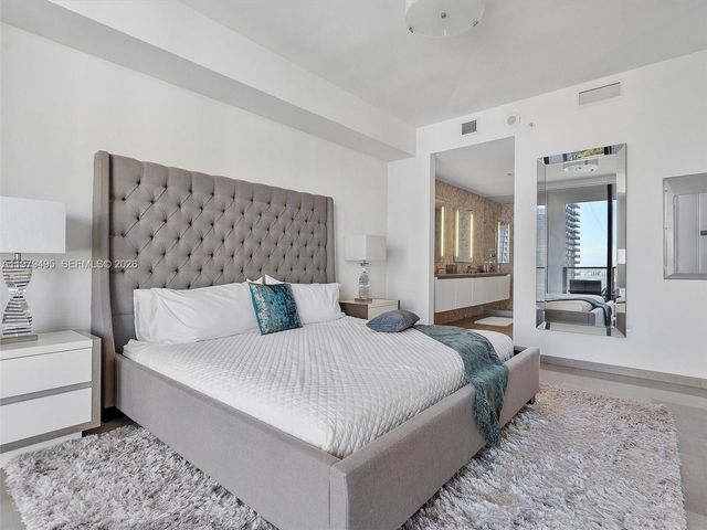 88 SW 7th St 2709, Miami, FL 33130