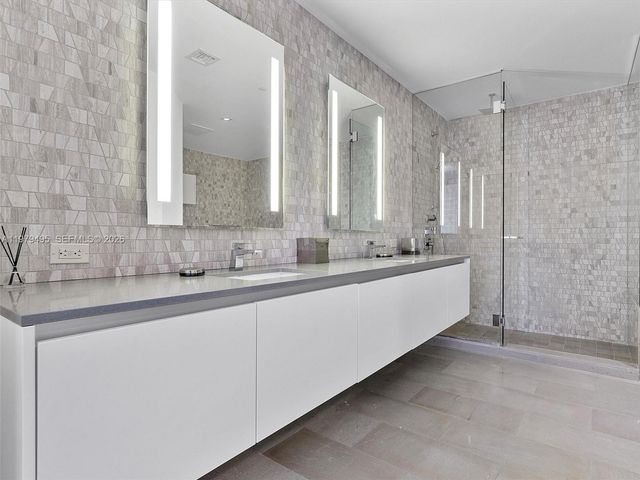 88 SW 7th St 2709, Miami, FL 33130