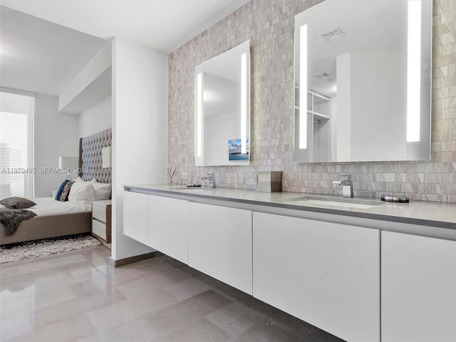 88 SW 7th St 2709, Miami, FL 33130