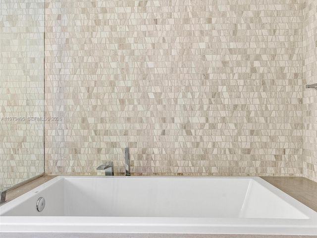 88 SW 7th St 2709, Miami, FL 33130