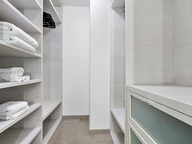 88 SW 7th St 2709, Miami, FL 33130