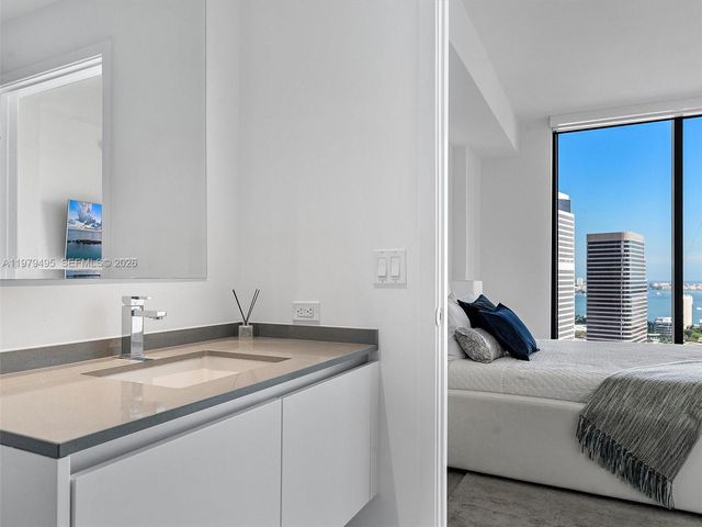 88 SW 7th St 2709, Miami, FL 33130