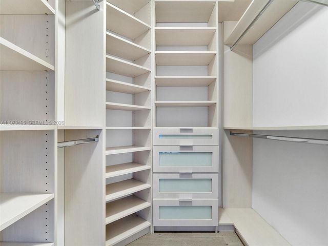 88 SW 7th St 2709, Miami, FL 33130