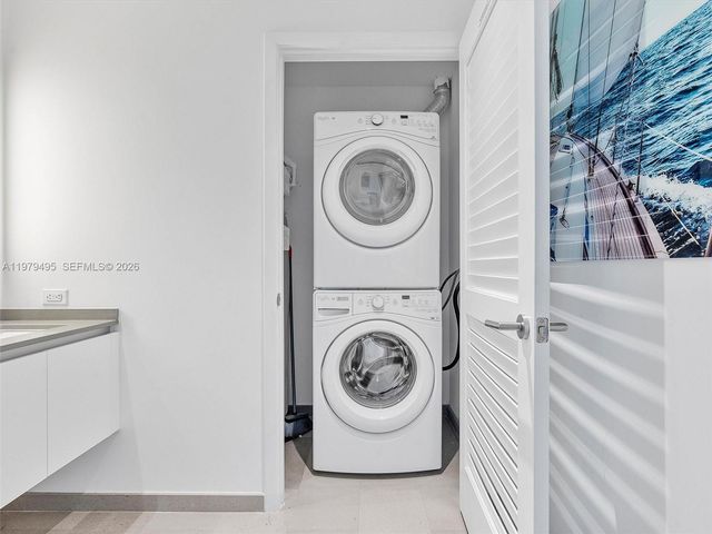 88 SW 7th St 2709, Miami, FL 33130