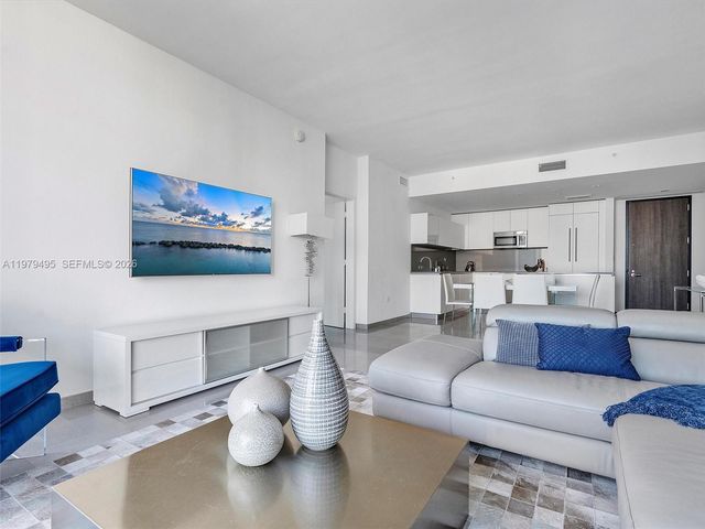 88 SW 7th St 2709, Miami, FL 33130