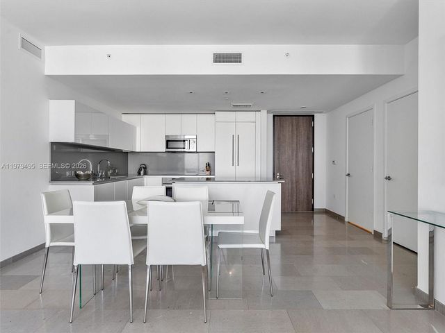 88 SW 7th St 2709, Miami, FL 33130