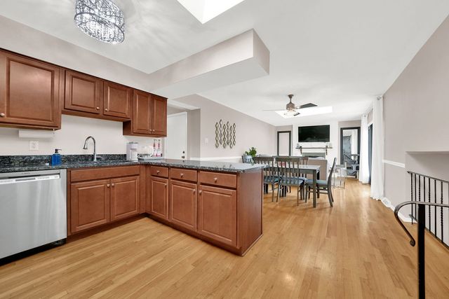 6528 157th Street, Oak Forest, IL 60452