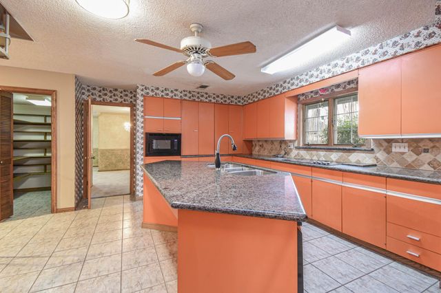 623 Fox Hollow Lane, Pasadena, TX 77504