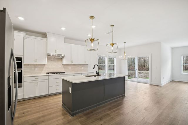 116 Vanguard Drive, La Vergne, TN 37086