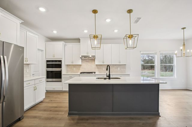 116 Vanguard Drive, La Vergne, TN 37086